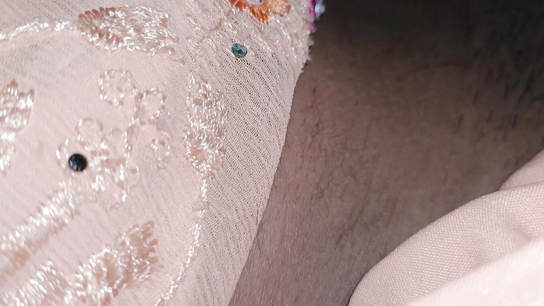 TomatoBig: Nevlastní sestra prstila úplně uvnitř své těsné kundičky