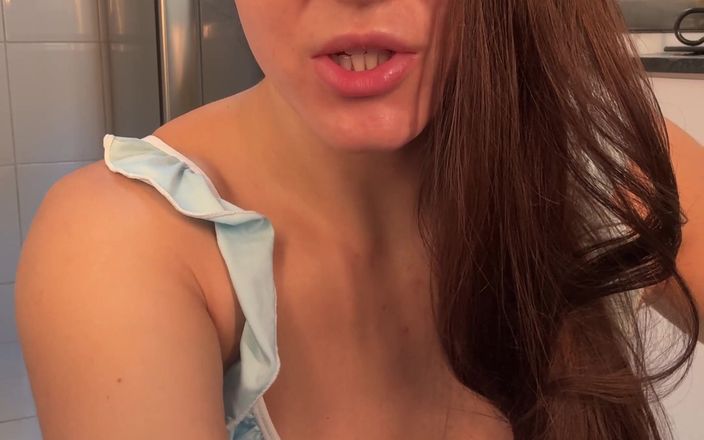 Mandy Sweet studio: Joi schizzo vieni a far schizzare la tua domestica!