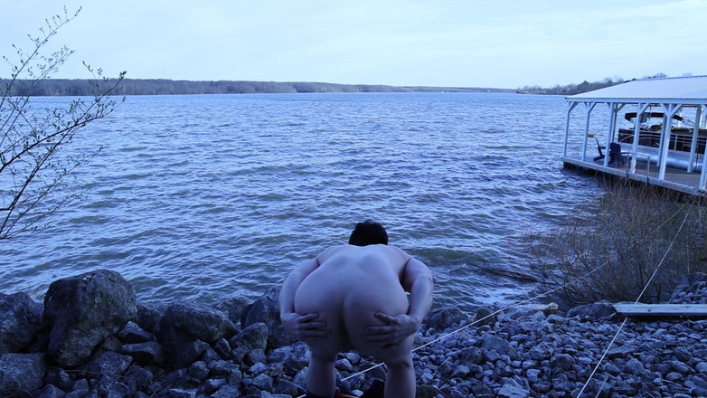 barenakedboy: Flex dan coli di pinggir danau