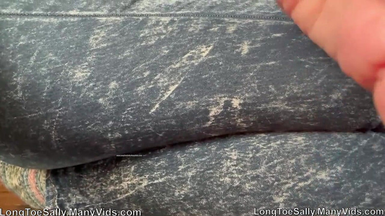 Long Toe Sally Big Buns: बबल बट और बड़े तलवे