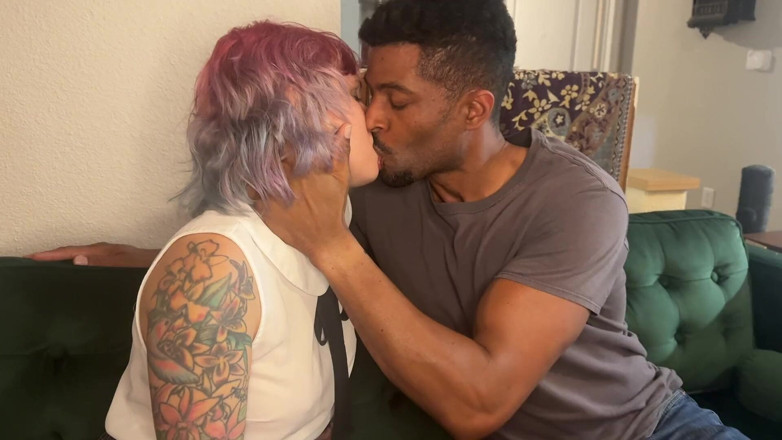 Cutikatxoxo: BBC Bull Resizes My Pussy