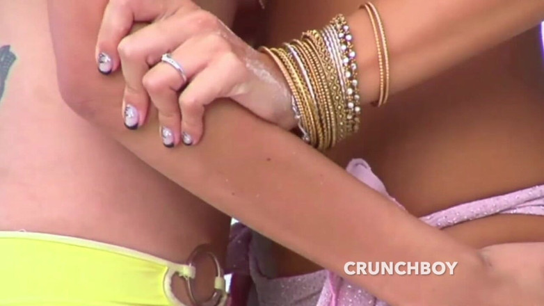 Bitch fucked bareback by big cock: Ficken am strand tief anal