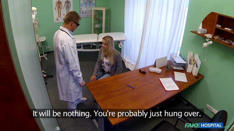 Fake Hospital: Söt ung blondin fortfarande yr efter att läkaren cums i...