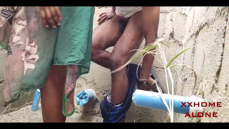 Home Alone: Grandes mamas naturais fodendo em qualquer lugar