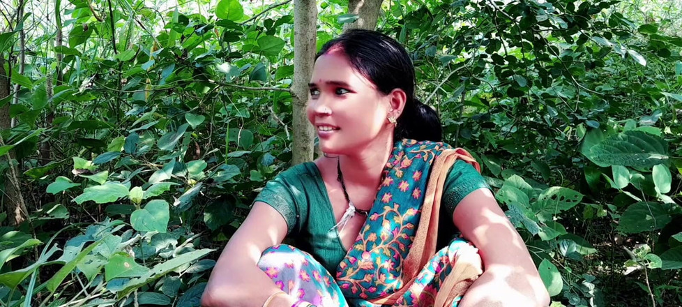 Renudbf: Indická sexy holka podvádí přítele v sexu v džungli