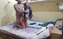 Hindi-Sex: Indisk flickvän med långt hår knullad i sovrummet