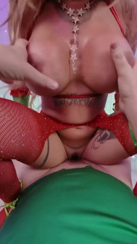 Sexy prsatá MILFka Kitana Montana svádí a šuká