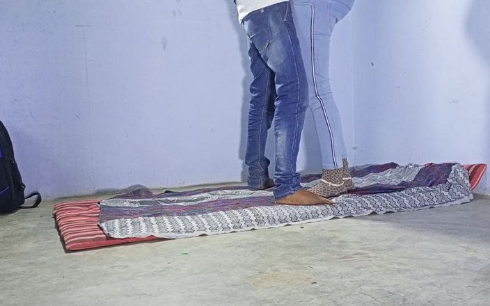 Indian college girls sex: Studentă indiancă tamilă se fute în sala de clasă cu iubitul