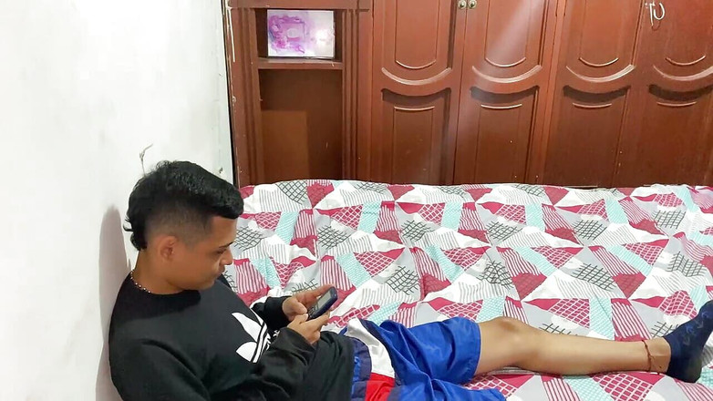 THELOVING1: Když naši rodiče nejsou doma, můj nevlastní bratr a já...