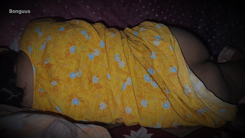 Riya Bonguus: Door bed te delen met mijn stiefmoeder, trekt ik af...