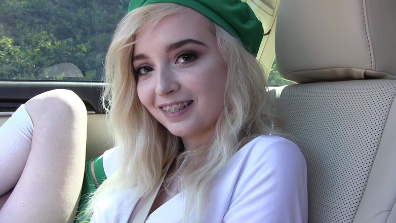 Perv Milfs n Teens: Lexi lore zieht ihr rosa höschen zur seite, damit er...