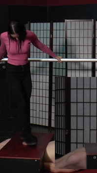 Dyanna crush auf ihrer sklavengrapte in stiefeln! Bild im Bild!