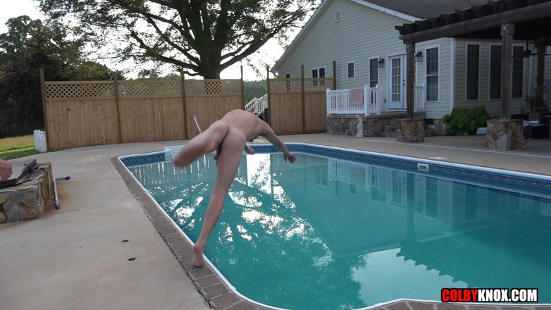 Colby Knox: 相互支援