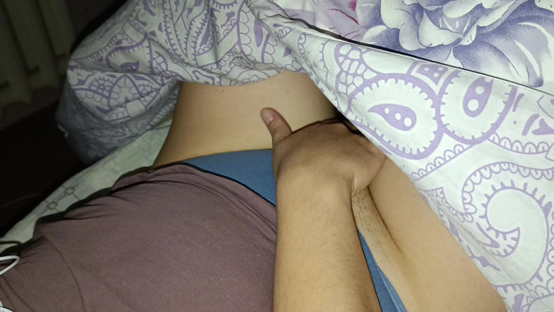 OniSoi: 나는 집에서 혼자가 아니에요,하지만 난 정말 자위하고 싶어요.