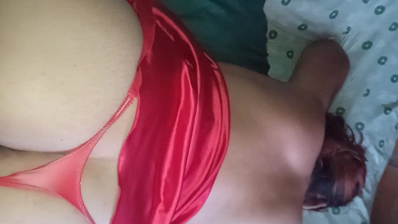 Eatrella j: S’il te plaît ralentis, ta bite est grosse et ça fait...