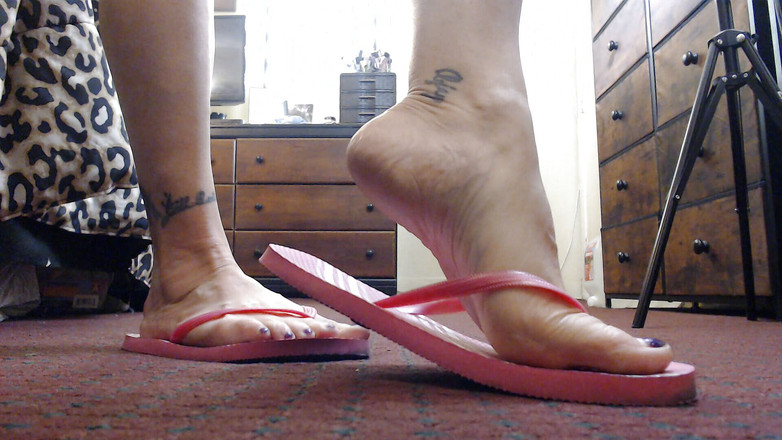 Abby Anna: Infradito rosa a piedi