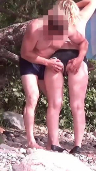 Sexo com estranho na costa