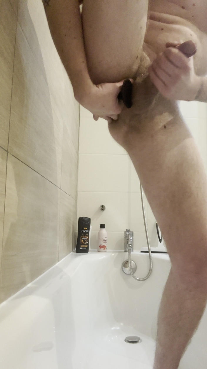 TinySimon: Mladá francouzská bi ve sprše