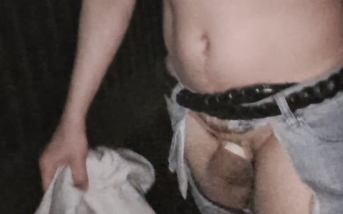 kinkygaynudist: Odważny spacer w stringach!