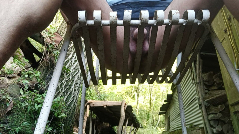Kinky Guy: Outdoor Pee, Someone Can Enjoy It