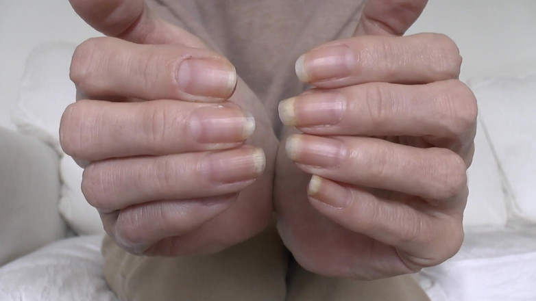 Lady Victoria Valente: Lady Victoria Valente tarafından sunulan güzel, zarif eller ve tırnaklar...