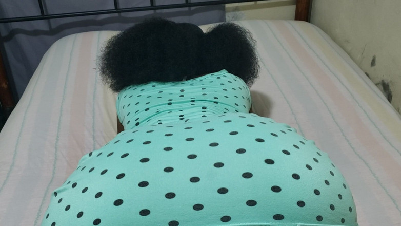 Lovemina: 你会吃我的阴户吗，我湿漉漉的阴户射在你鸡巴上