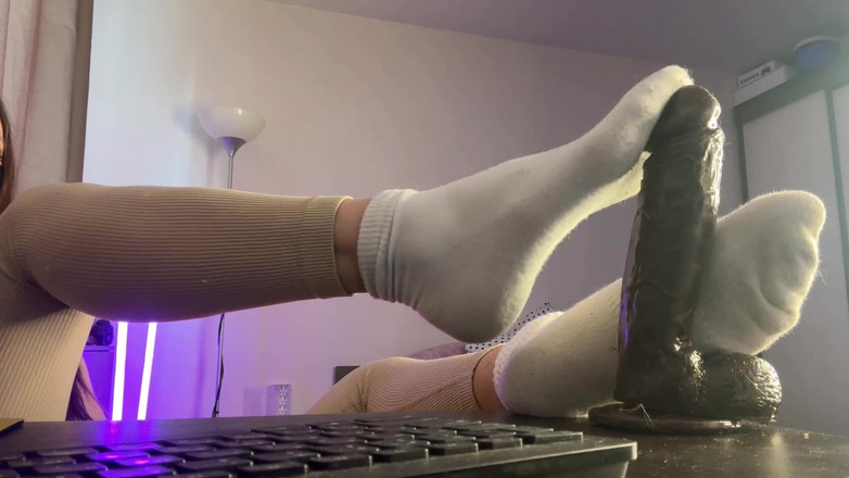Skinny_lady69: 袜子足交崇拜