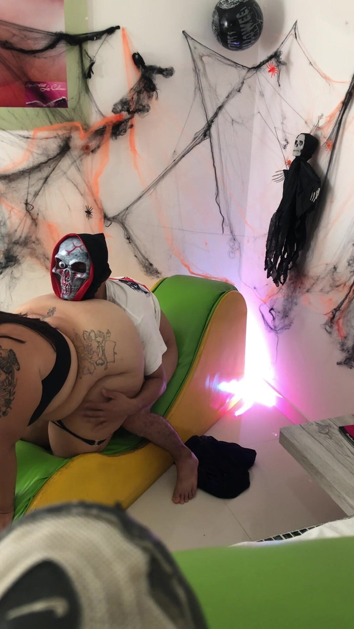 Lexly_16: Ficken mit stiefcousine auf einer party, Sie wusste nicht, wer...