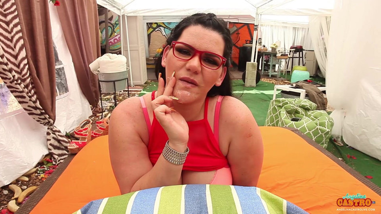 Angelina Castro: İri göğüslü latin Angelina Castro azgın bir inektir. Kim yarak...