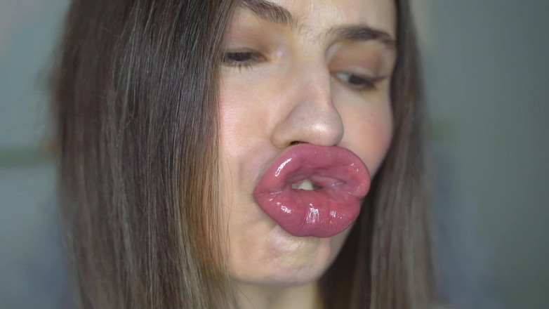 Rarible Diamond: Sexy dívka páchnoucí Gfe ze rtů