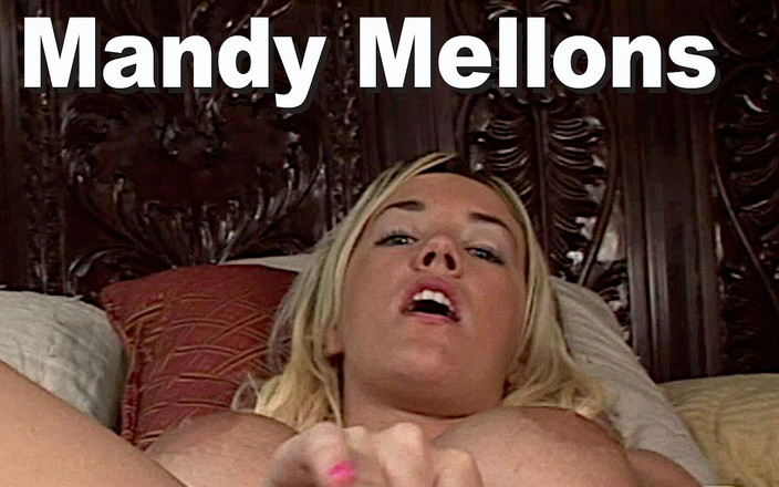 Edge Interactive Publishing: Mandy Mellons strippt rosa vibrator
