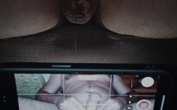 White Ukrainian Dick: Merakam zakar putih melancap tanpa disunat.
