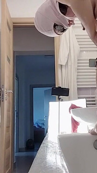Sexig fru rakar hennes fitta hår