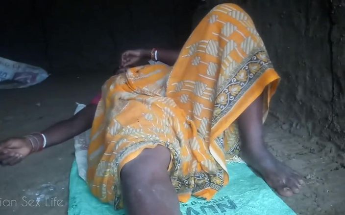 Indian Sex Life: Індійська шахрайська сусідка бхабхі трахається в сараї худоби