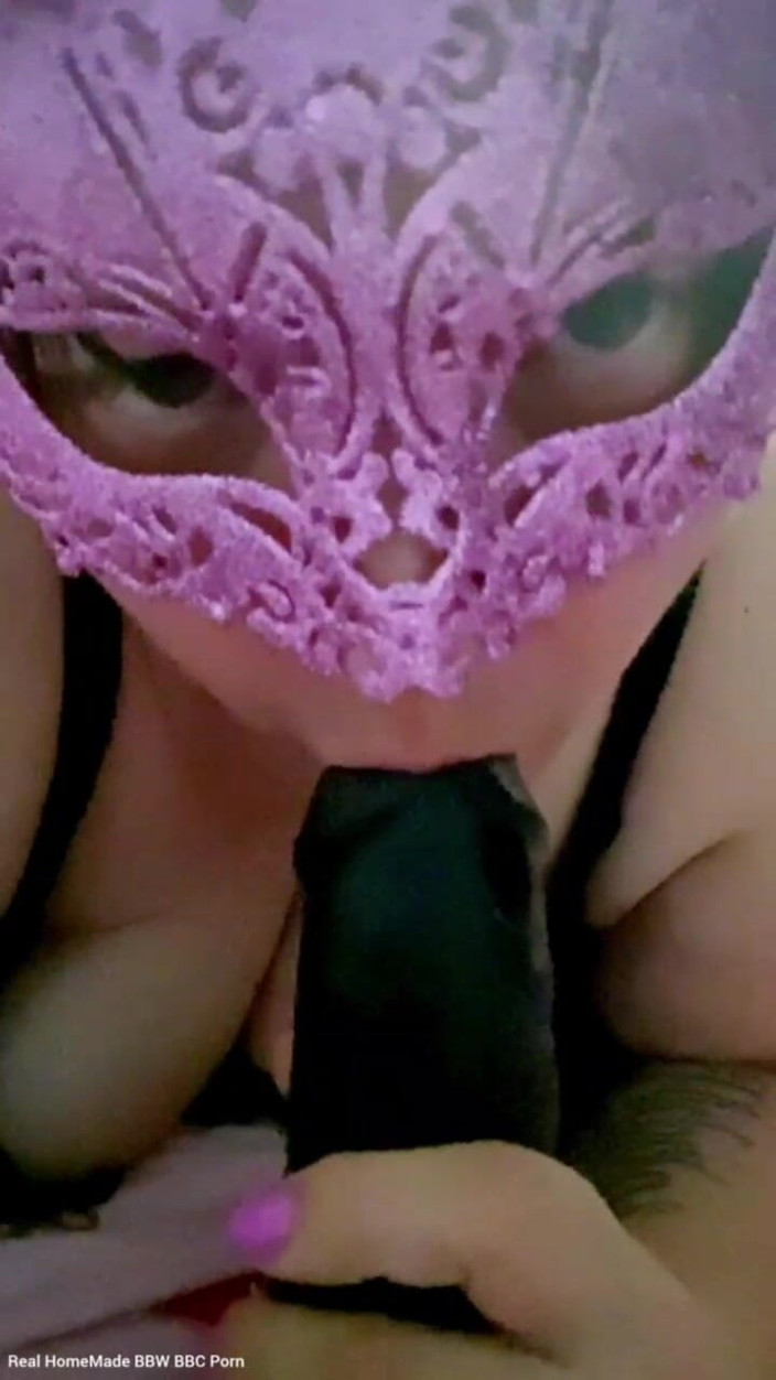 Real homemade BBW BBC porn: Oral seks uygulaması büyük zenci yarağını emiyor