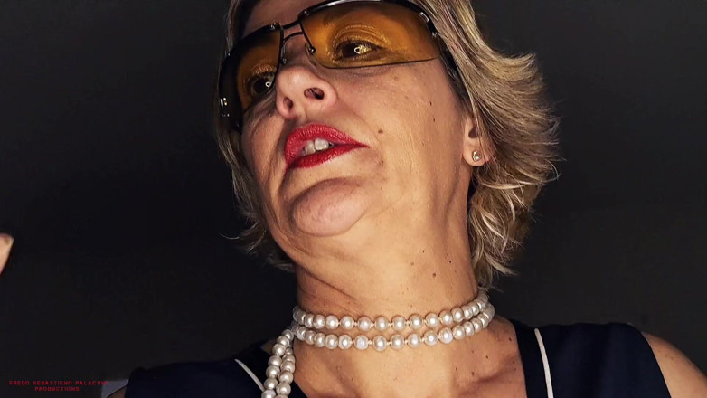 Karina S Palacios - Fredo Sebastieno Palacios: Neodolatelné pokušení, nebezpečné touhy, nevlastní máma objeví svého nevlastního syna,...