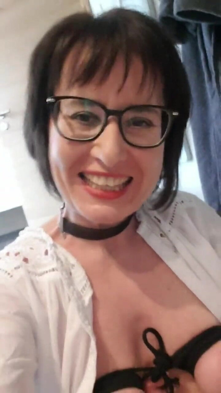 JulieEroticDress: Triologie orgasmus, výprask, stříkání