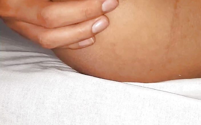 eddiexcxc: Ngentot pantatku pakai dildo