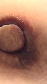 Yuuha把她湿透的内裤塞进你的脸上。她想要你呼吸她的气味。