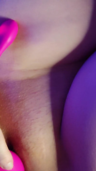 Culona dulce milf en cuatro tiene un orgasmo