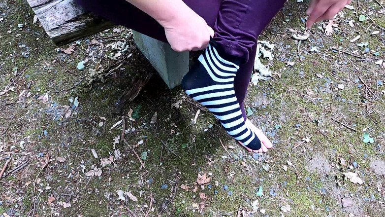 Bouncy Tits Action: Using Her Tits and Vagina While Picnic