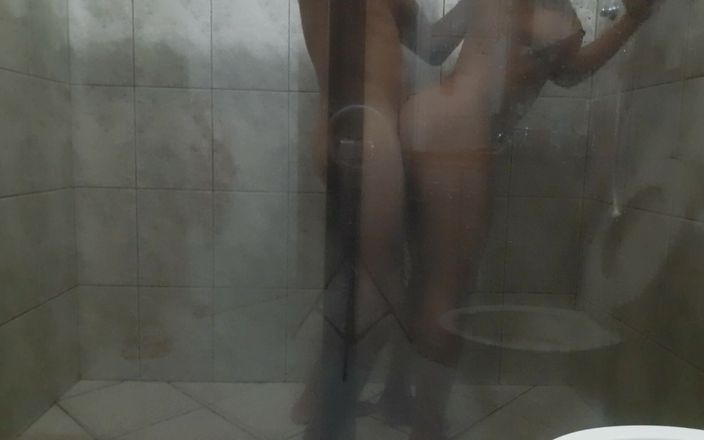 Crazy desire: Частина 2: секс у ванній з парою - велика дупа і великий член.