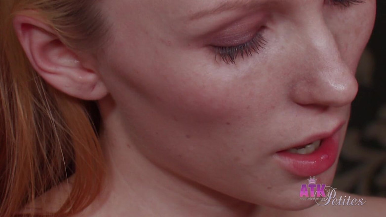 ATK Girls: Un lavoro manuale.