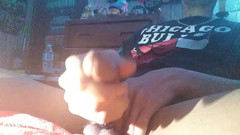 KingSpade: Сжимаю мои яйца, пока я подрачиваю мой член Лассо до водопада спермы