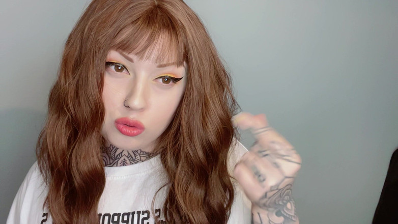 Miss Valentina: Il cazzo più piccolo che abbia mai visto sph