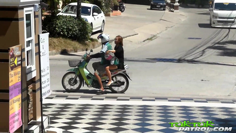 Trike Patrol - Tuk Tuk Patrol: Маленька тайська кицька відтрахана