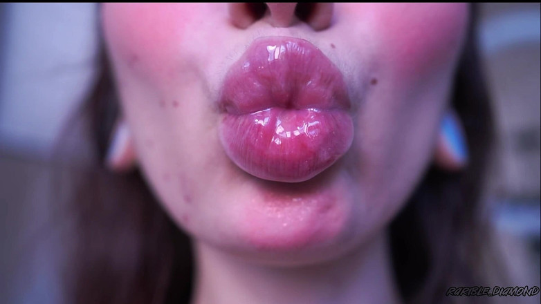 Rarible Diamond: Nasser klebriger lipgloss-kuss