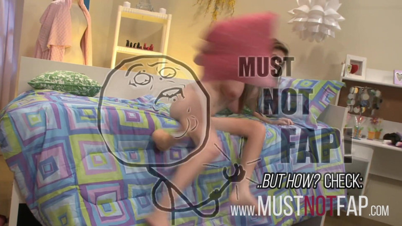 Leon Lambert Girls Twerk Parties CFNM: Dos animadoras universitarias sexys y apretadas se divierten después de...