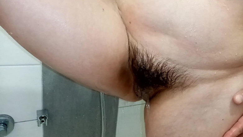 Gottini44: Жена моет киску