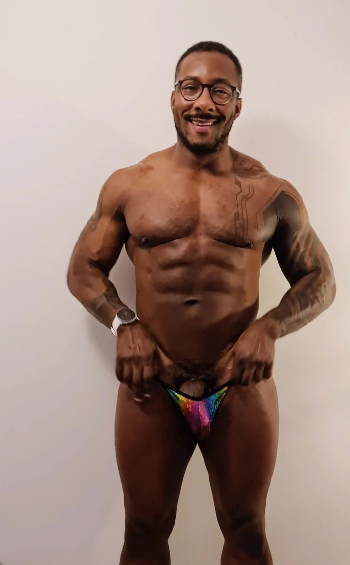 Amadeus: Got a Rainbow Theme Thongmode Friday